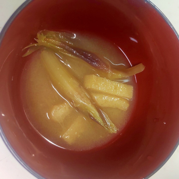 みょうがと油揚げの味噌汁